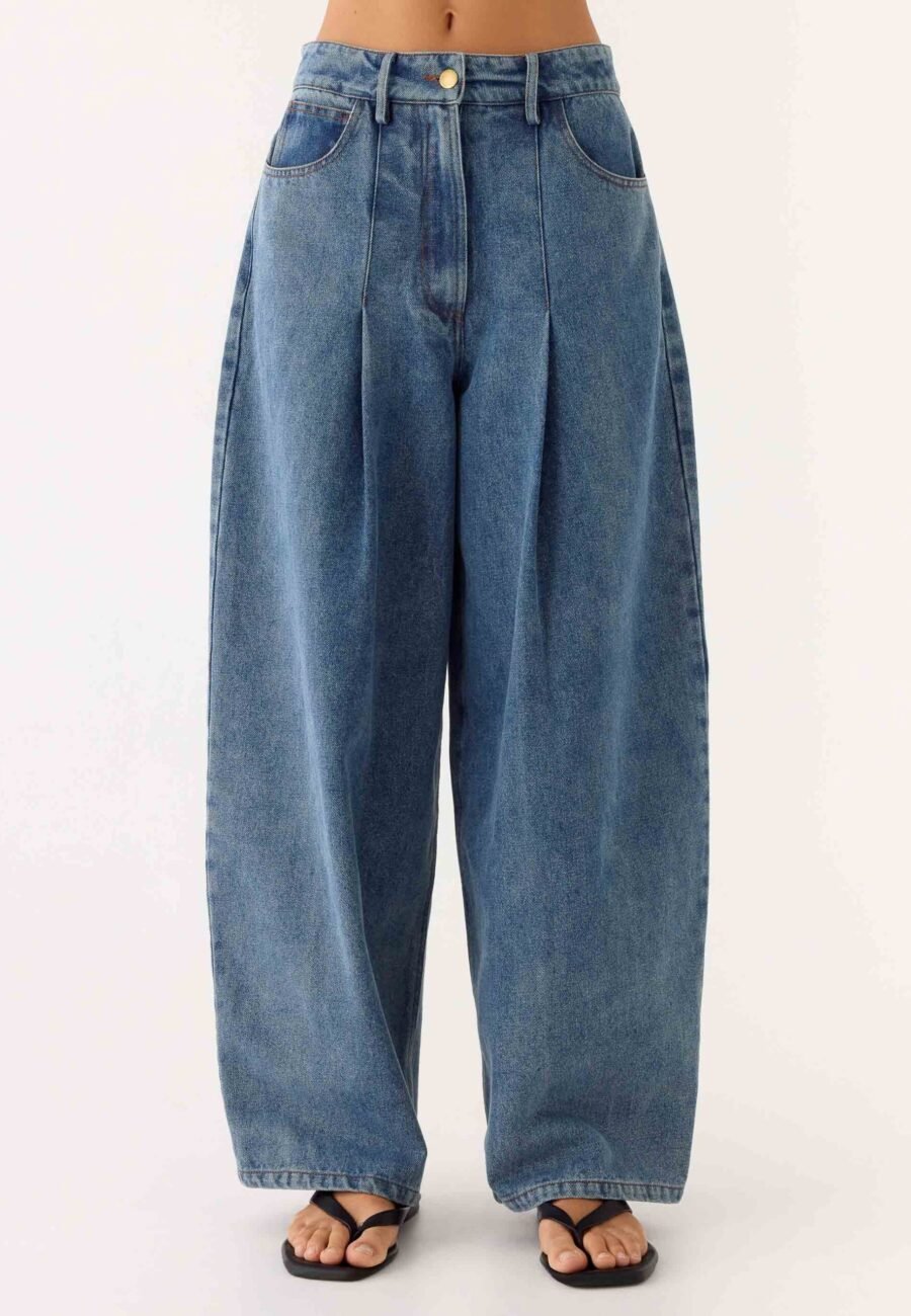 Zayn Pleated Jeans - Light Wash Blue